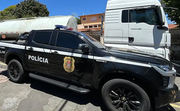 Caminhoneiro é preso transportando 45 mil litros de óleo diesel sem nota fiscal em Paulínia (SP)