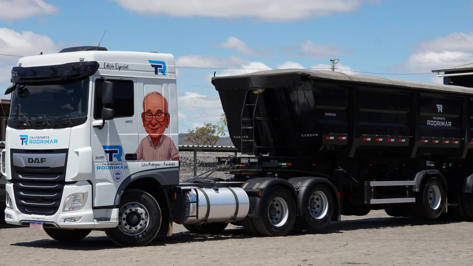 Empresa de transporte revive legado com edição especial do DAF XF em homenagem ao fundador