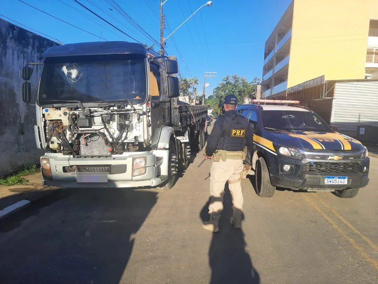 PRF recupera caminhão roubado em Miracatu (SP) e reforça combate a crimes na Régis Bittencourt