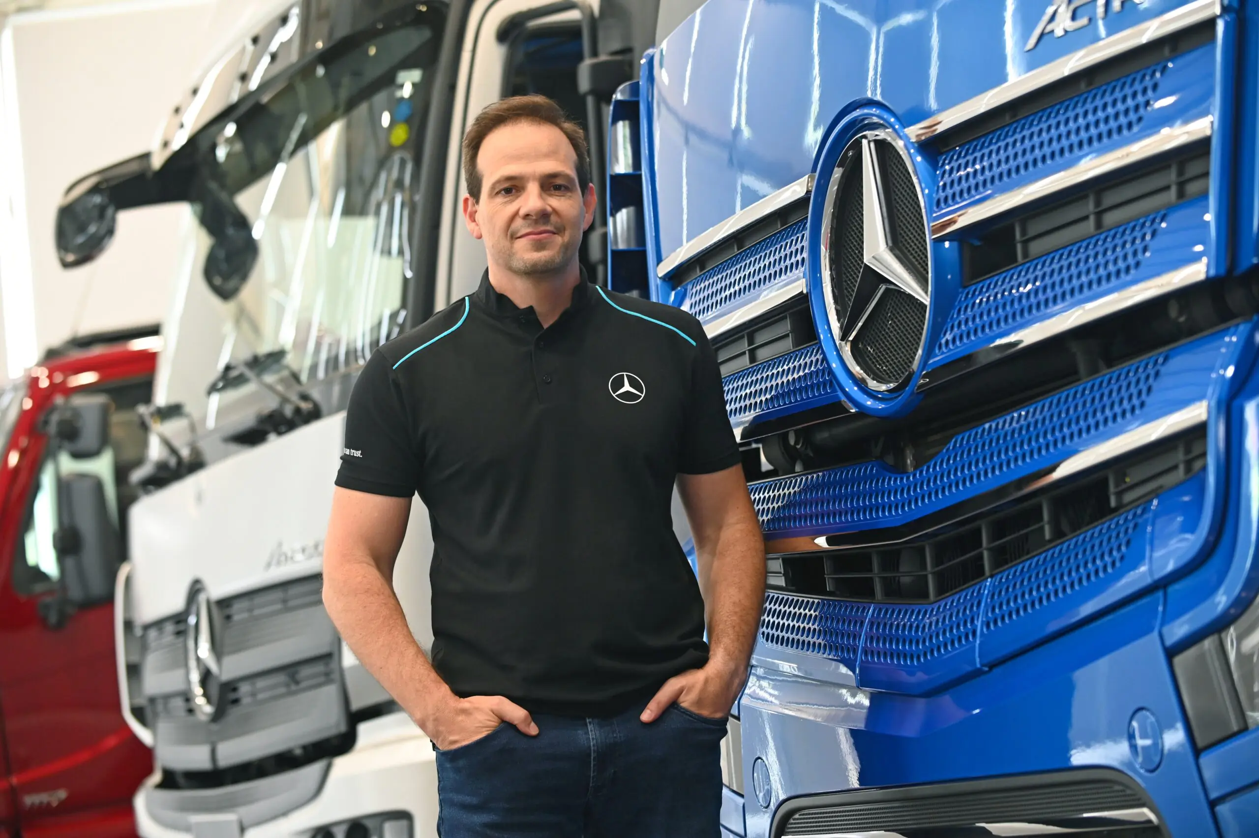 Colares Linhares amplia frota com 47 caminhões Mercedes-Benz para serviços de manejo e poda de árvores no Rio de Janeiro