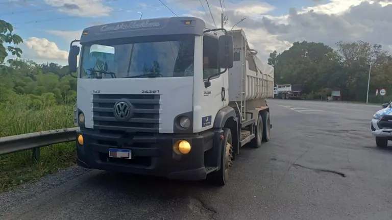 PRF flagra caminhão com mais de oito toneladas de excesso de peso na BR-110