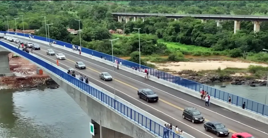 Ponte JK foi entregue nesta segunda-feira