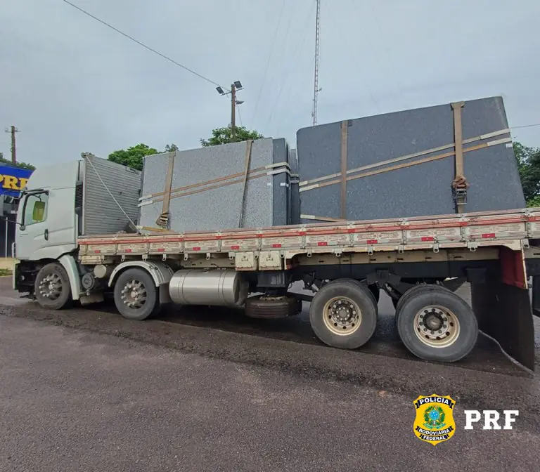 Caminhão com granito sem nota é parado pela PRF em Gurupi