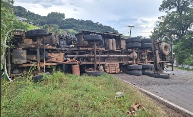 Transportadora vai pagar indenização após “apagão” de motorista que causou morte de colega