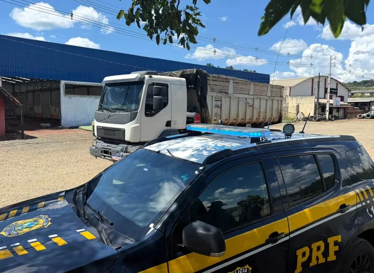 PRF flagra caminhões com mais de 94 toneladas acima do permitido na BR-116 em Ponte Alta-SC