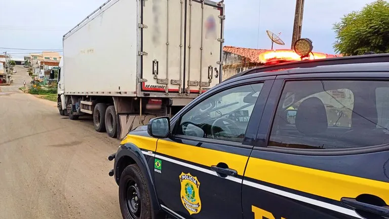 Motorista bêbado e fazendo zigue-zague com caminhão é preso pela PRF na BR-116 no Ceará