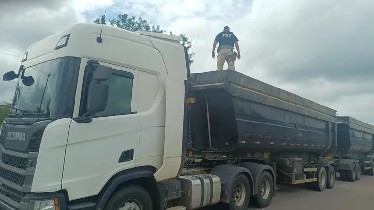 PRF flagra carreta com 28 toneladas de excesso de peso em Senhor do Bonfim