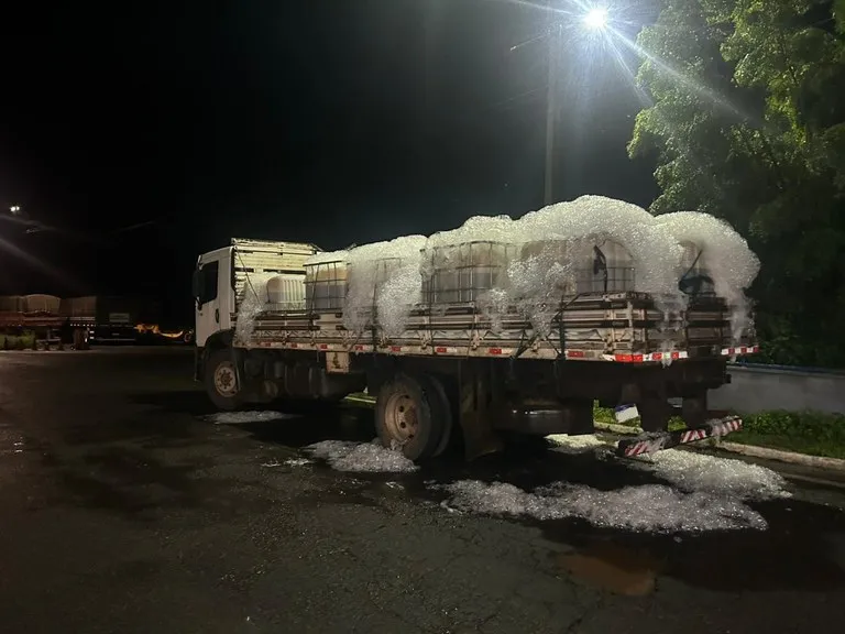 PRF intercepta caminhão com 1,5 t de tilápias vivas em recipientes de produto químico no Piauí