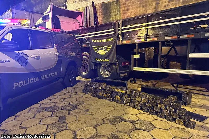 Caminhoneiro é preso com 80 kg de droga escondida em carreta na SP-284