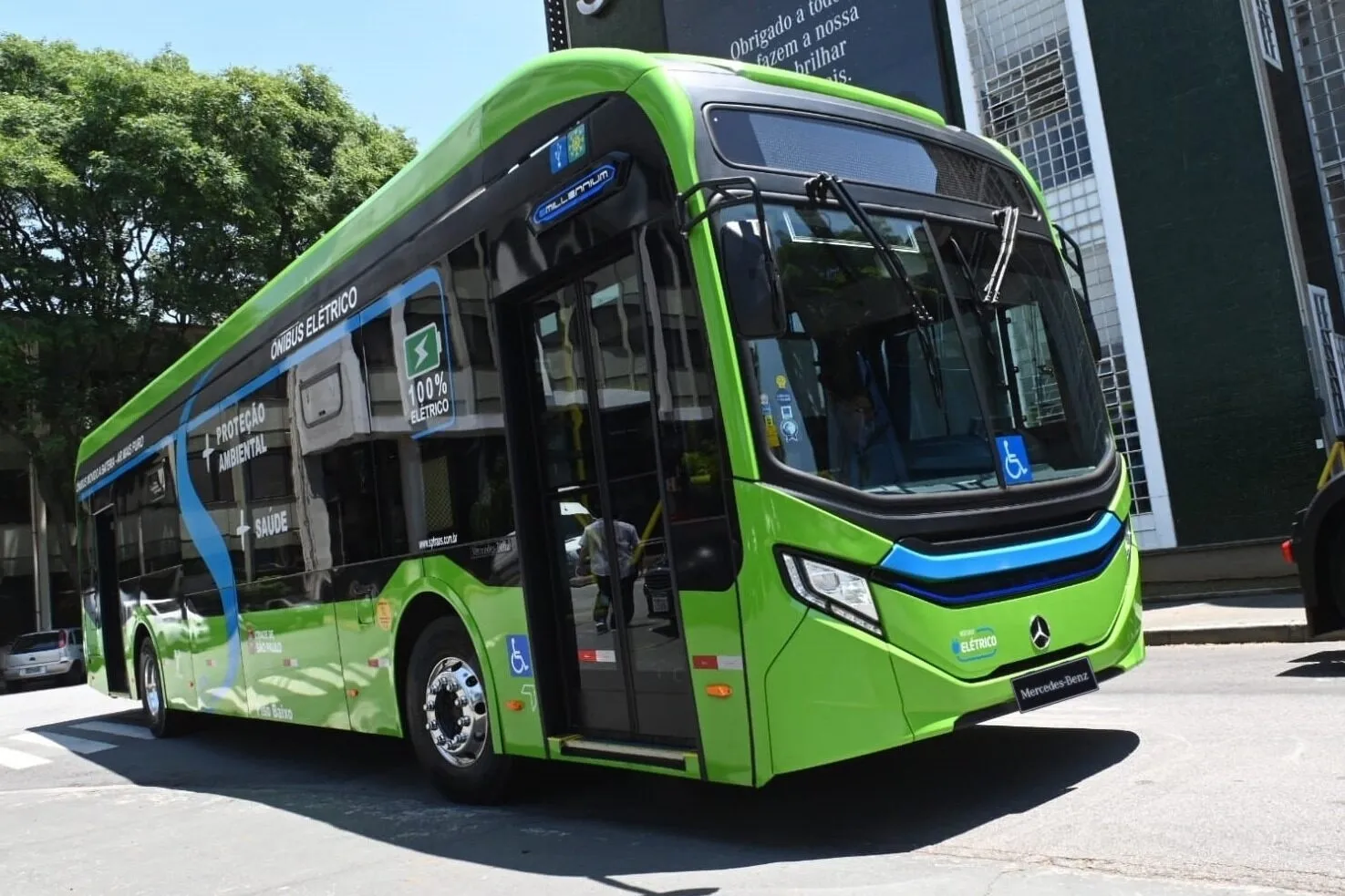 Ônibus elétrico da Mercedes dispara no Brasil e passa de 200 unidades em negociação