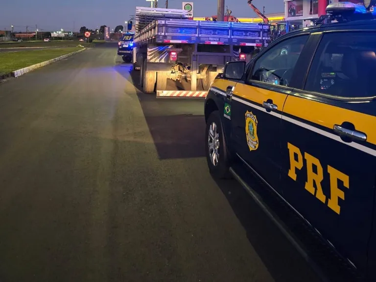 PRF anuncia restrição para caminhões no feriado