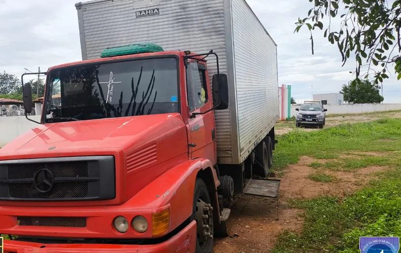 Caminhoneiro acaba preso após polícia descobrir suposto roubo de carga que nunca aconteceu