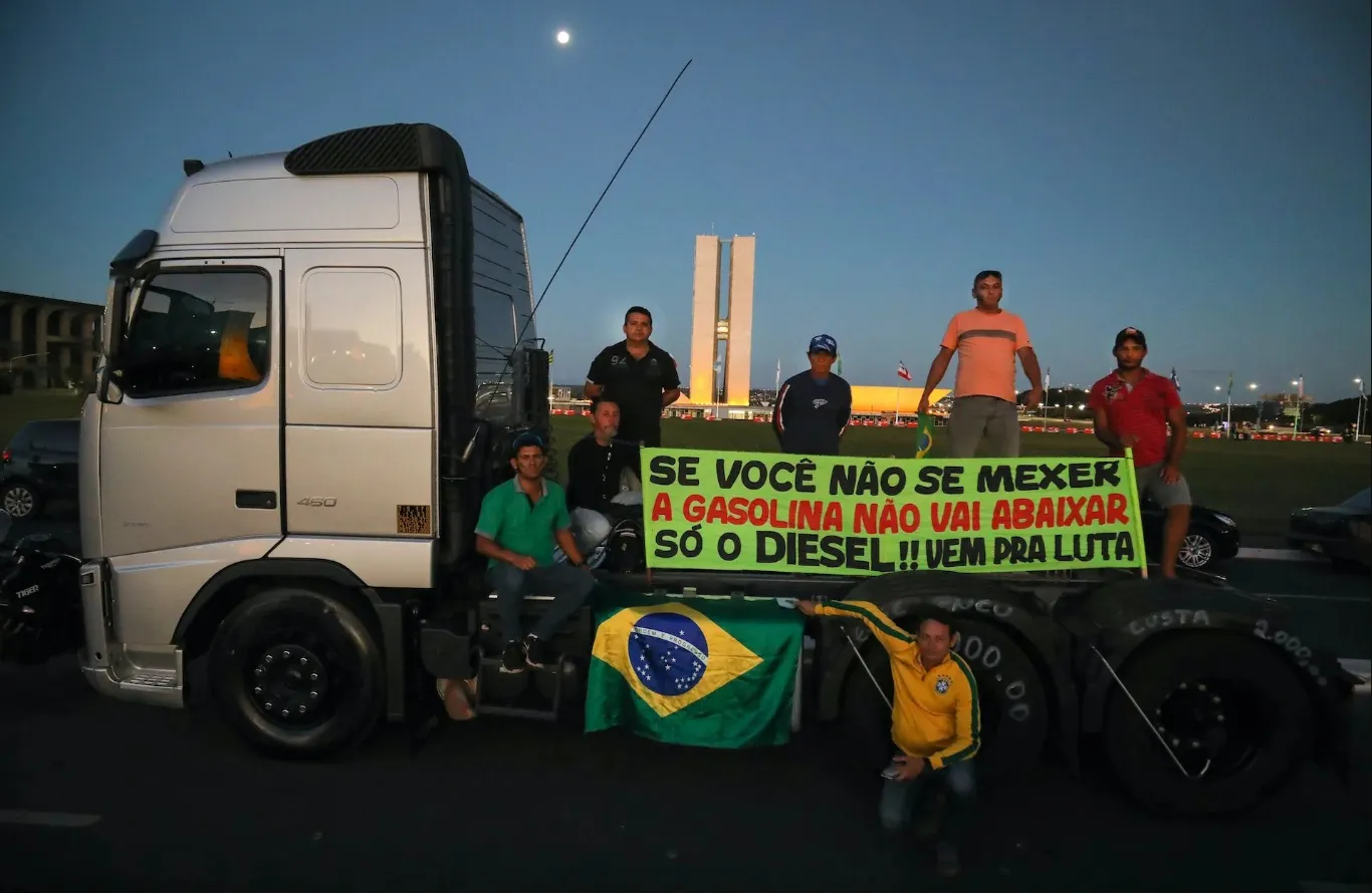 Diesel dispara e caminhoneiros alertam para possível greve que pode afetar todo o Brasil