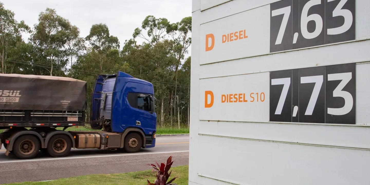 Diesel mais caro já afeta transporte e produção e ameaça preços ao consumidor