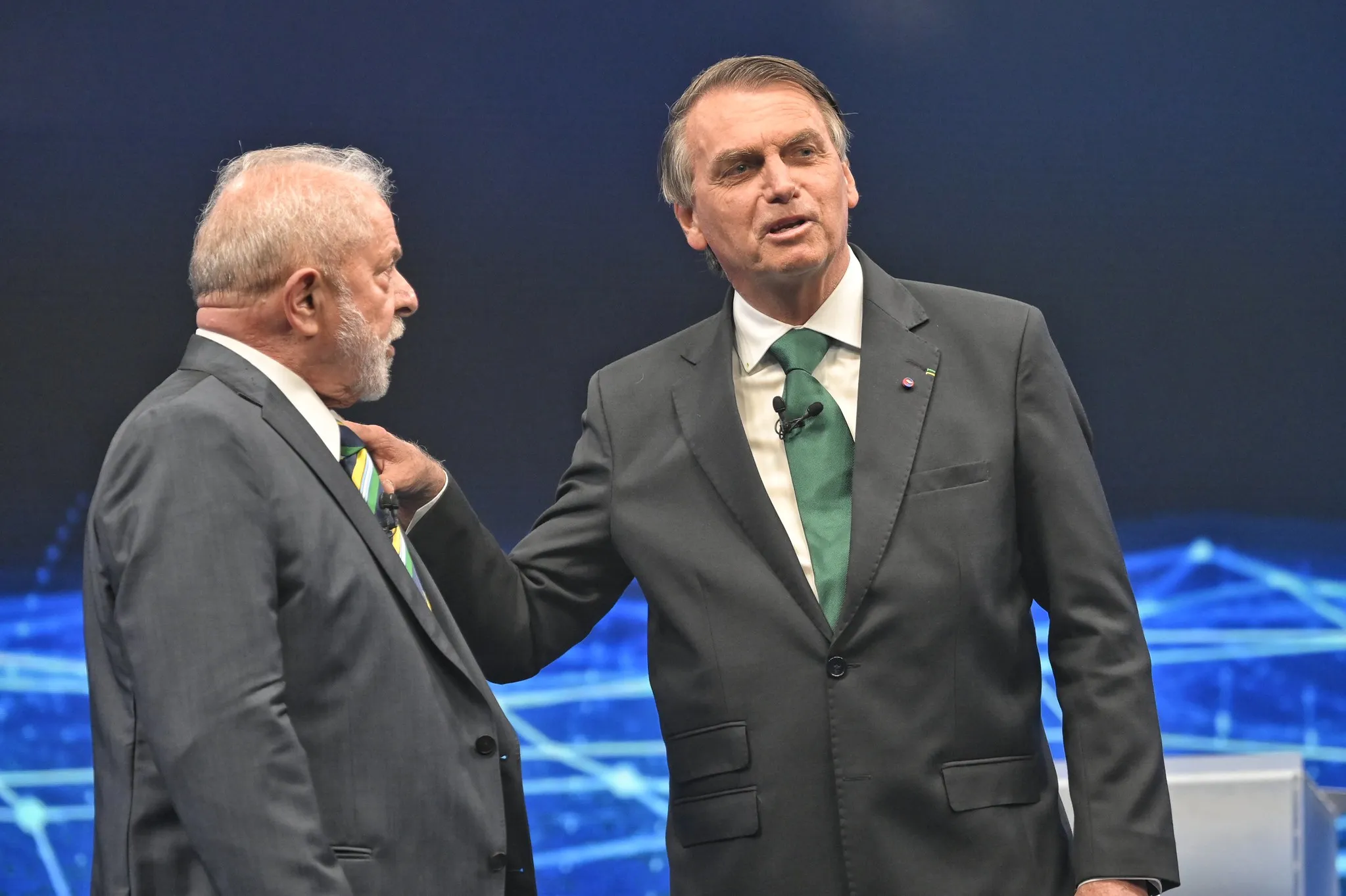 Governo tenta conter alta do diesel e repete estratégia usada pelo Bolsonaro