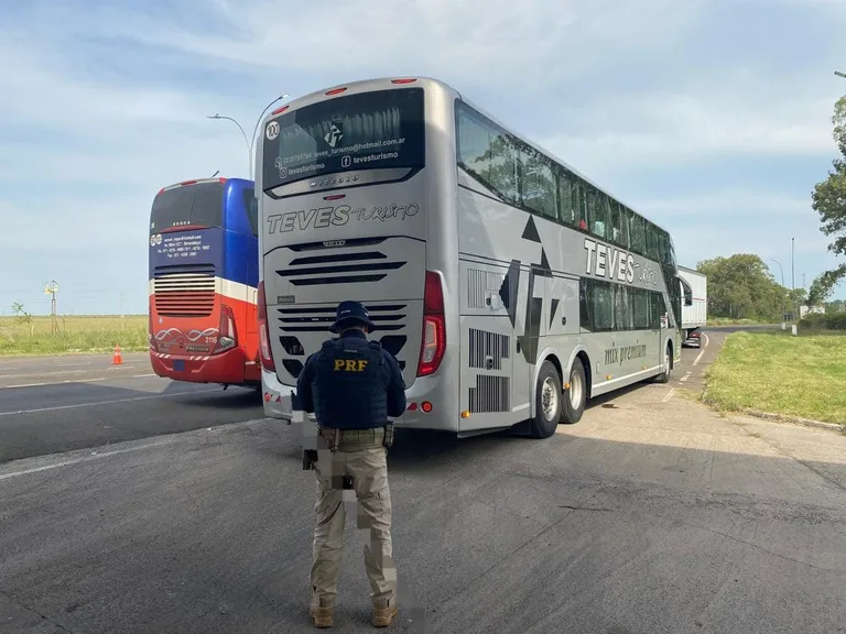 PRF começa a parar estrangeiros na fronteira e cobrar multas antigas na BR-290