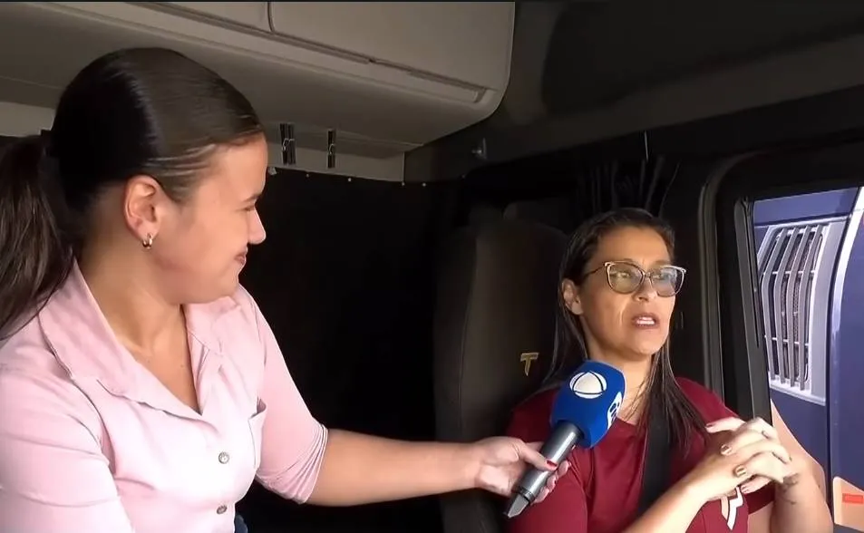 Caminhoneira larga concurso público e ganha a estrada dirigindo carreta pelo Brasil