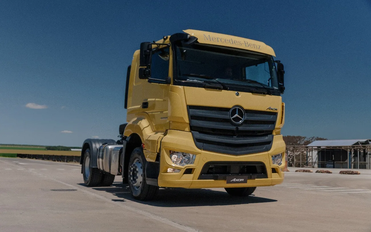 Mercedes lança novo Axor e caminhão extrapesado chega ao mercado argentino