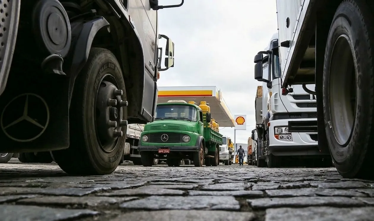 Brasil pode sofrer “apagão” de caminhoneiros já em 2028 entenda a crise