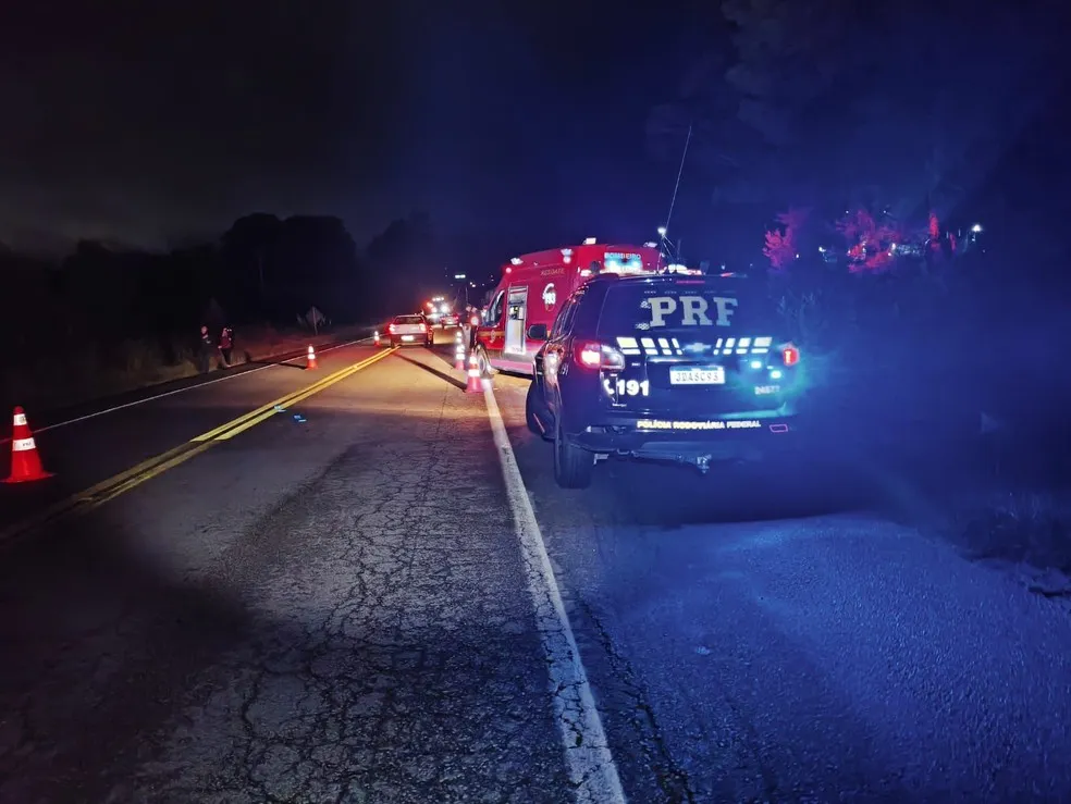 Caminhoneiro morre atropelado ao trocar pneu na BR-392