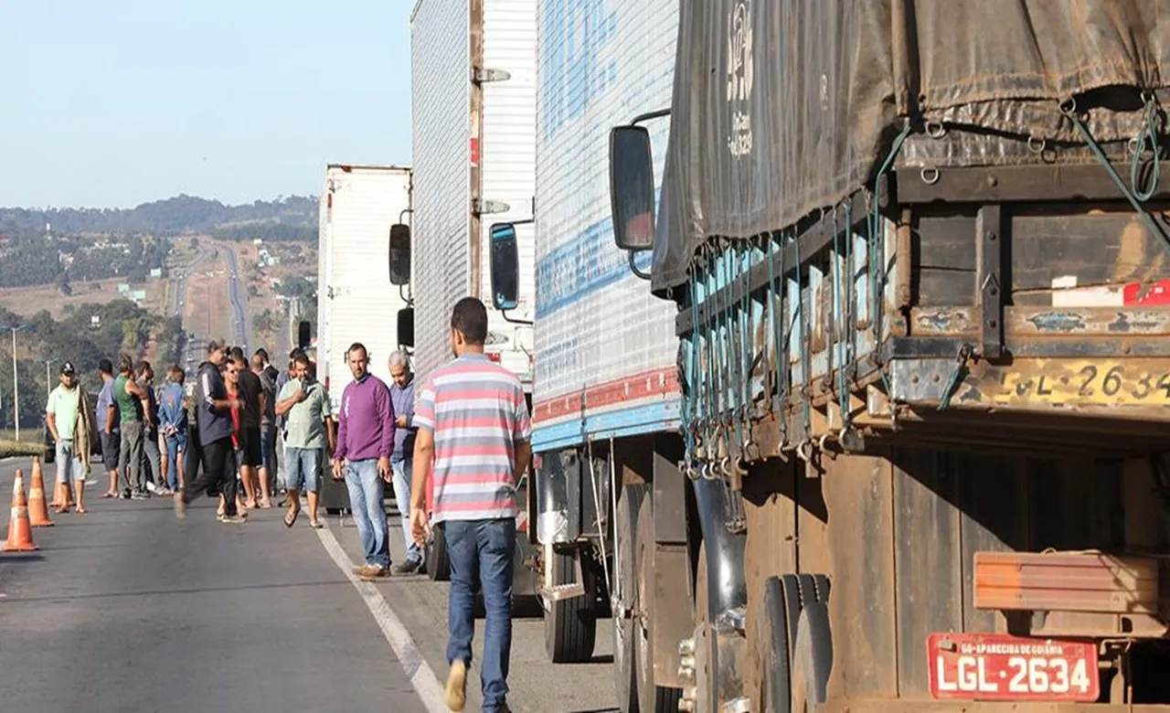 Caminhoneiro ganha direito a receber em dobro por feriados trabalhados