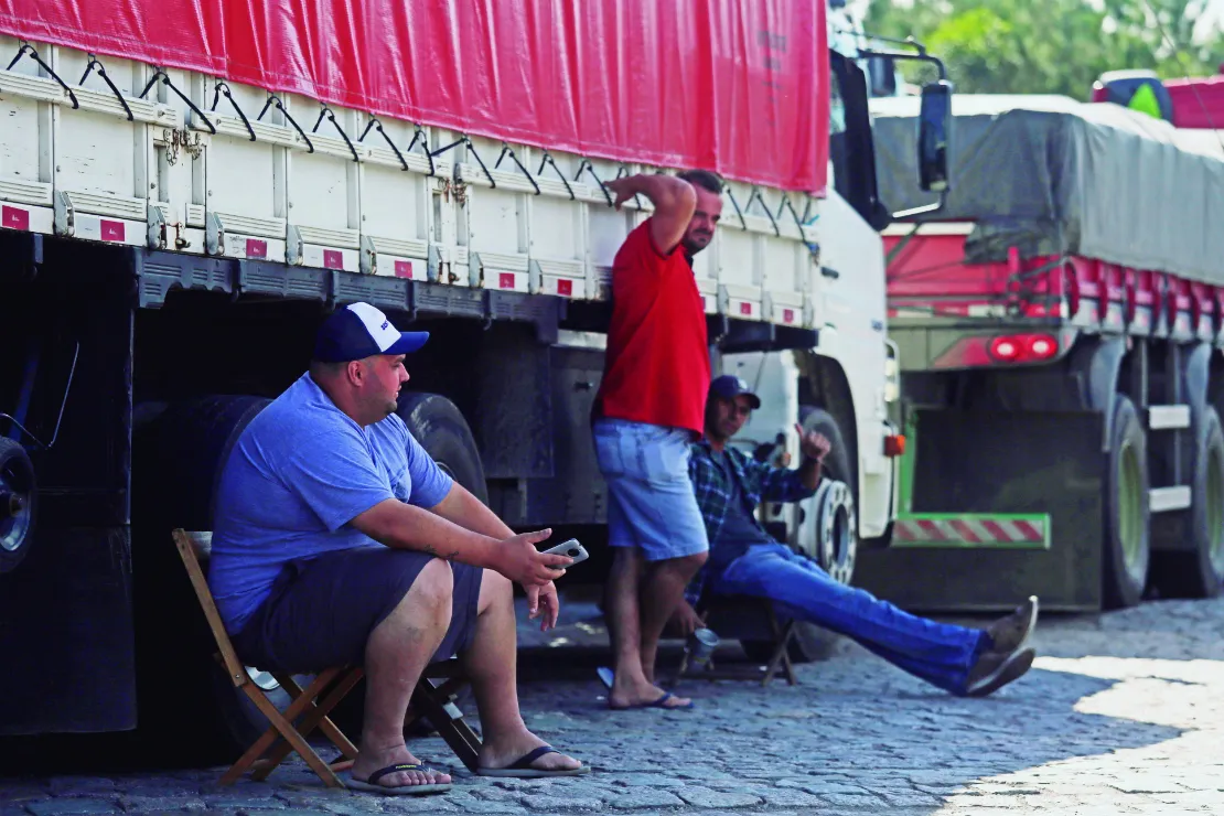 Caminhoneiros estão trocando a estrada por quais profissões?