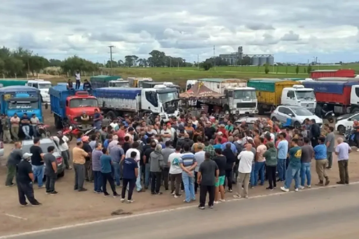 Caos Logístico na Argentina: Greve de Caminhoneiros bloqueia rotas da safra