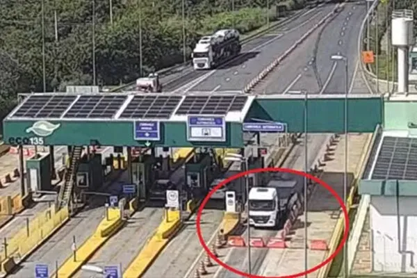 Caminhão na contra mão
