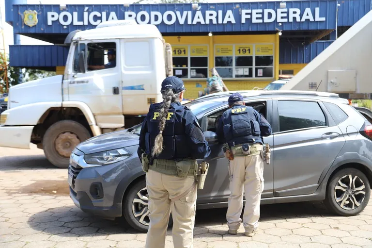 PRF intensifica fiscalização na Semana Santa e mira ultrapassagens perigosas