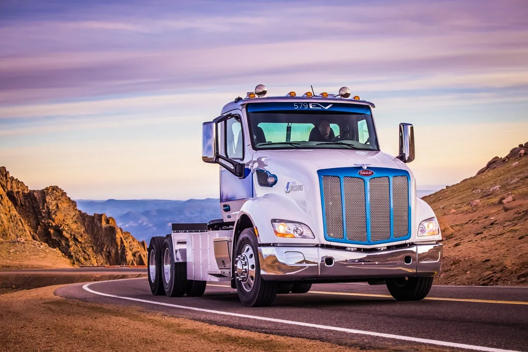 Transportadora oferece bônus de até US$ 20 mil para atrair caminhoneiros nos Estados Unidos