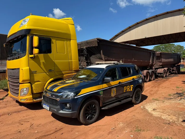 PRF apreende carga de produtos falsificados em caminhão