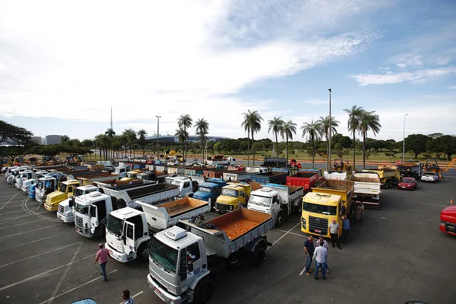 Caminhoneiros da Novacap cobra dívida milionária no DF