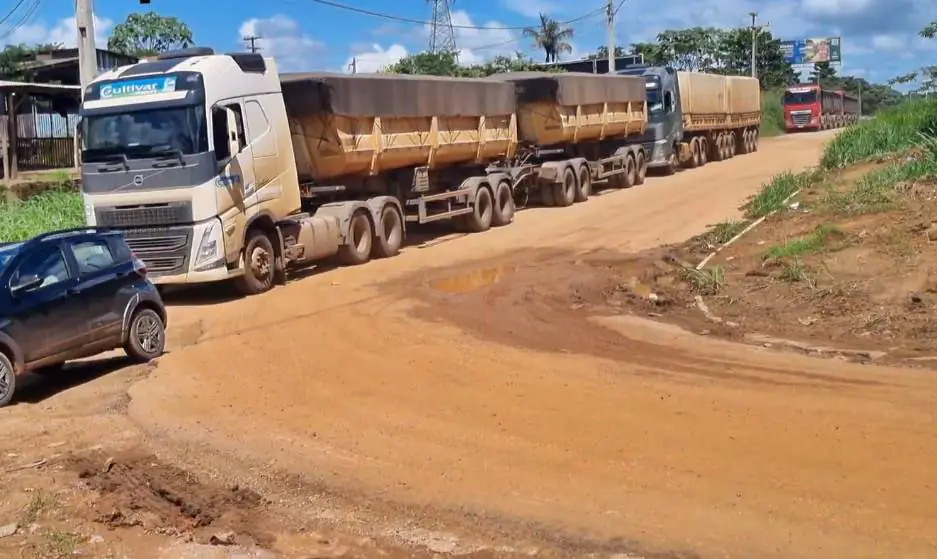 Caminhoneiros denunciam multas e falta de estrutura em fila de descarga no Rio Madeira