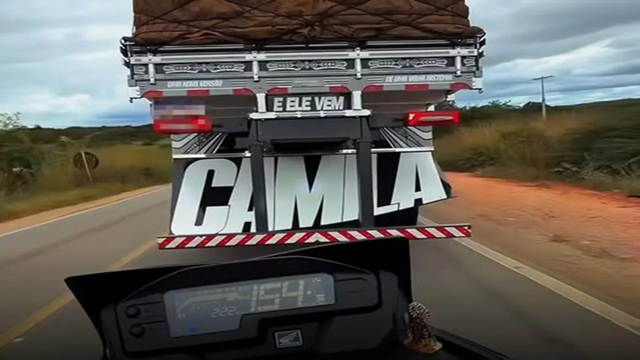 Caminhoneiro é flagrado supostamente acima de 150 km/h e chama atenção