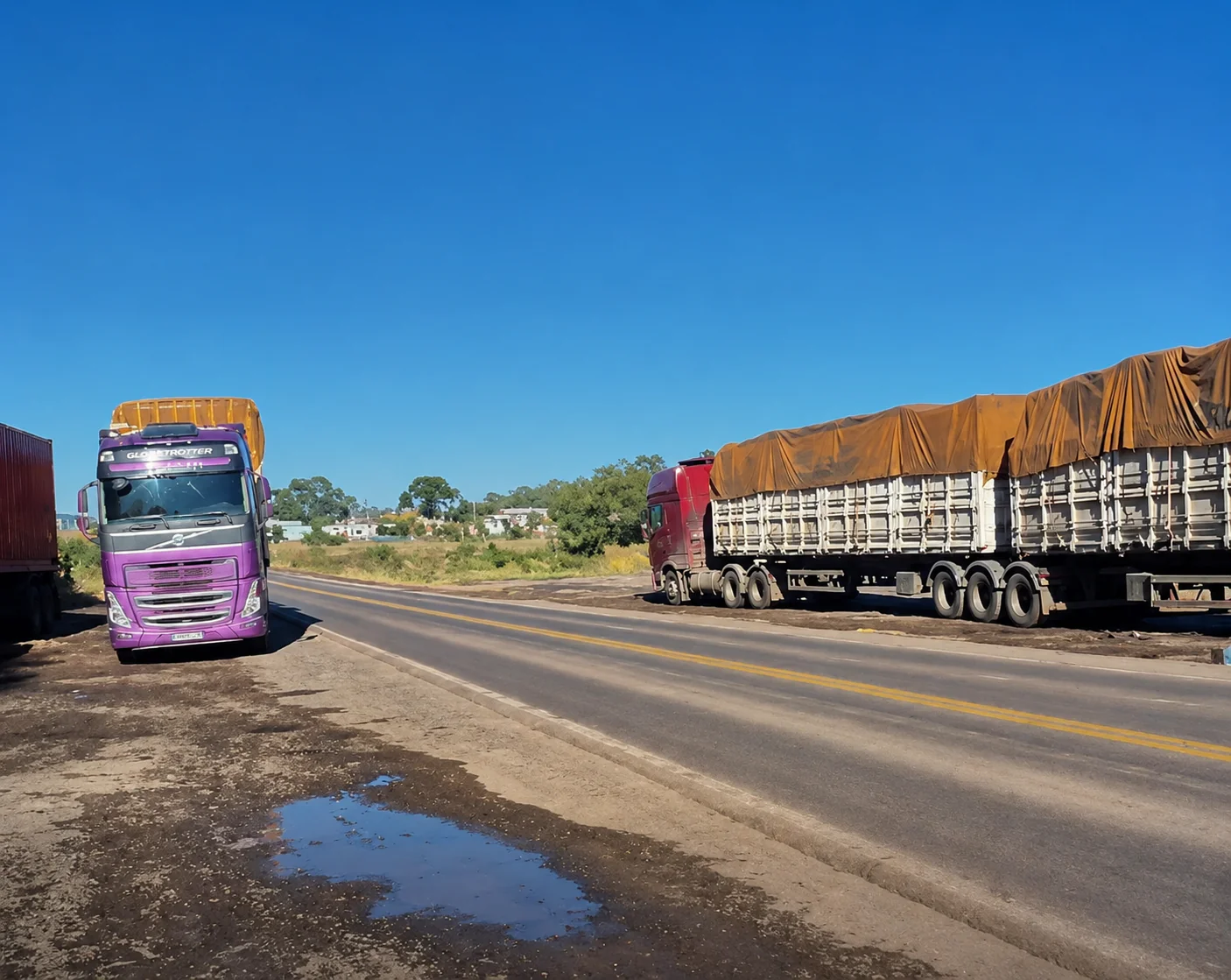 Caminhoneiro é encontrado morto ao lado de carreta na ERS-332 em Soledade