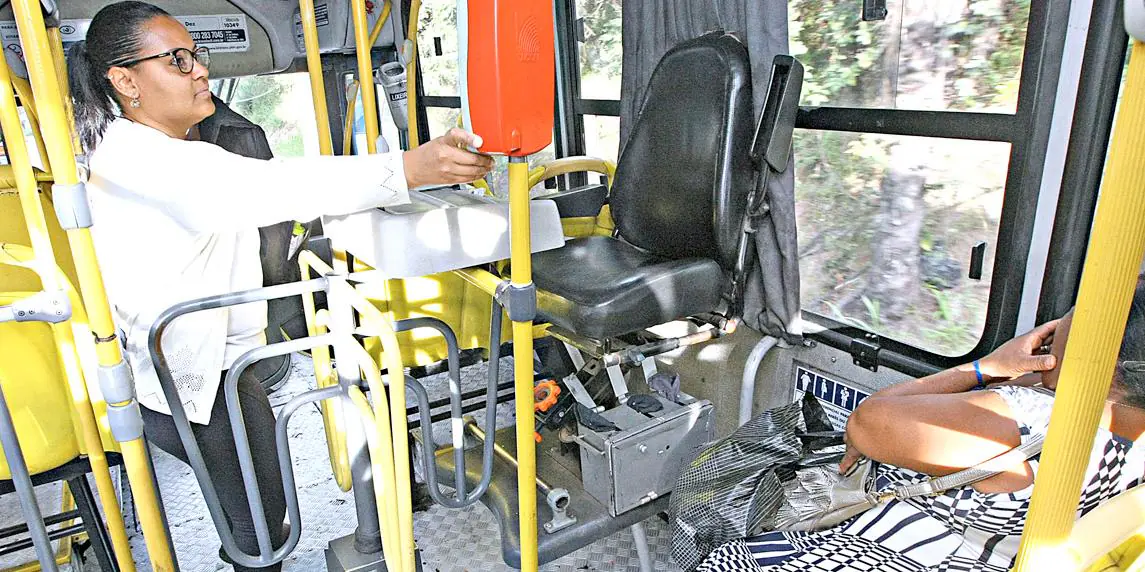 Cobrador de ônibus pode perder o emprego com avanço do pagamento digital