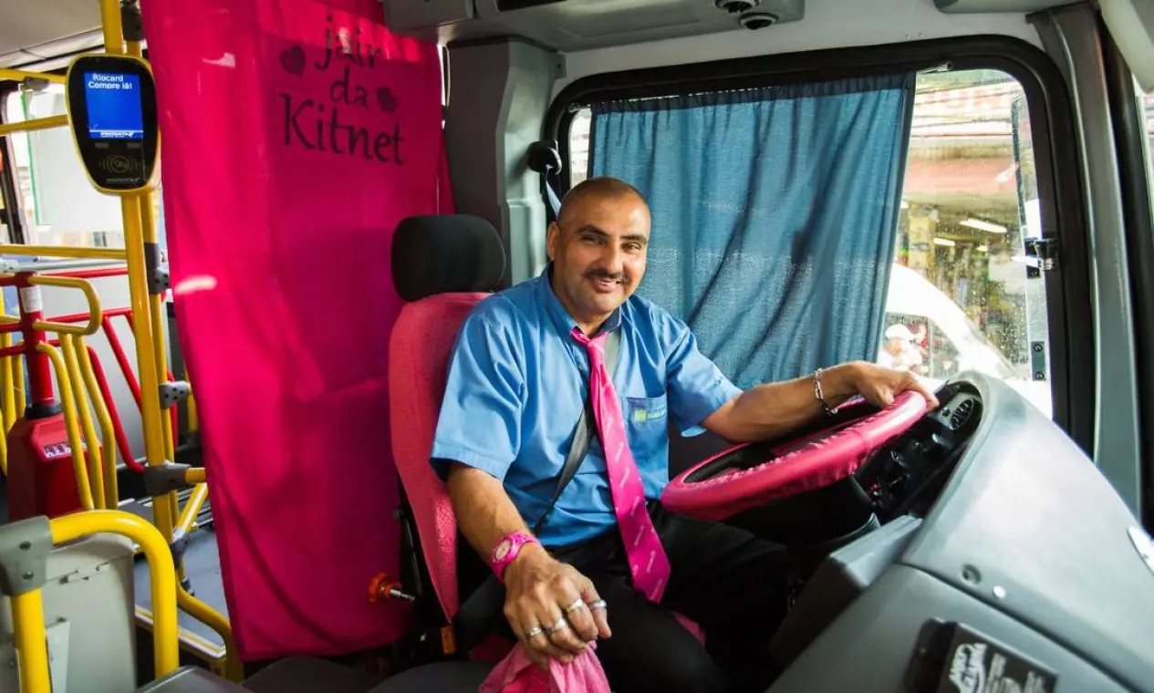 Motorista de ônibus está deixando o volante, e a rotina pesada explica o motivo