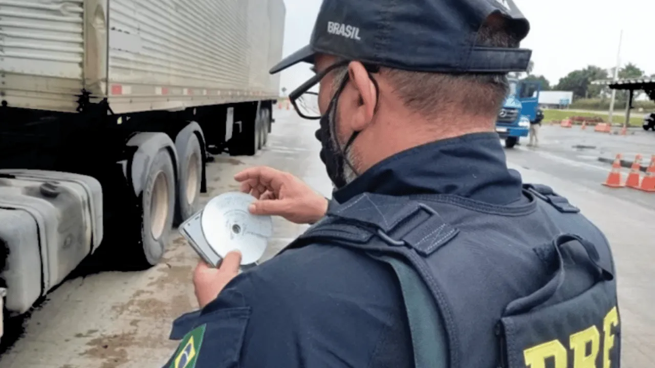 Multas da Lei do Descanso aumentam, mas caminhoneiros dizem que falta lugar seguro para parar