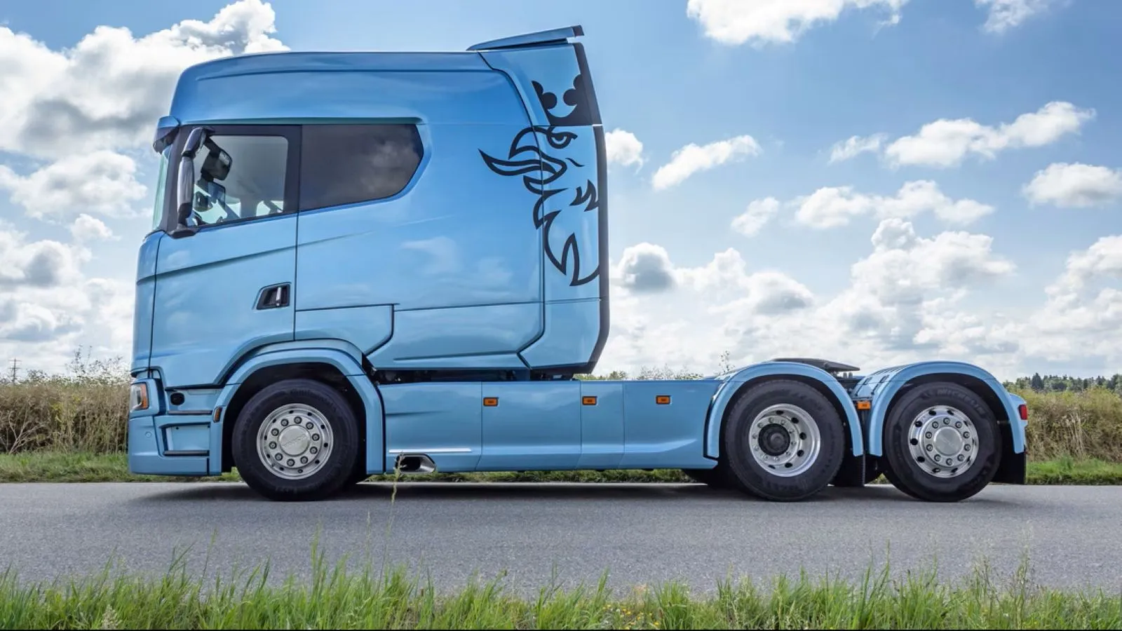 Novo Scania Longline faz peterbilt ficar pequeno