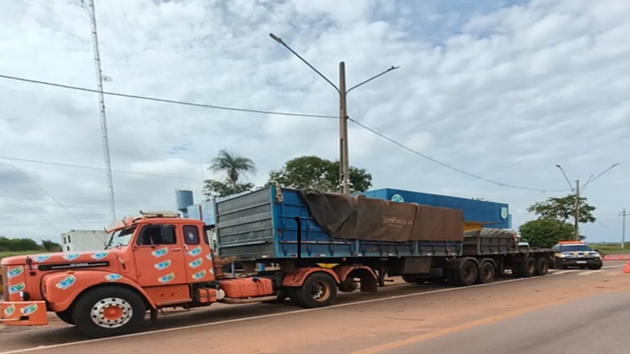 PRF apreende 46 pneus importado em carreta