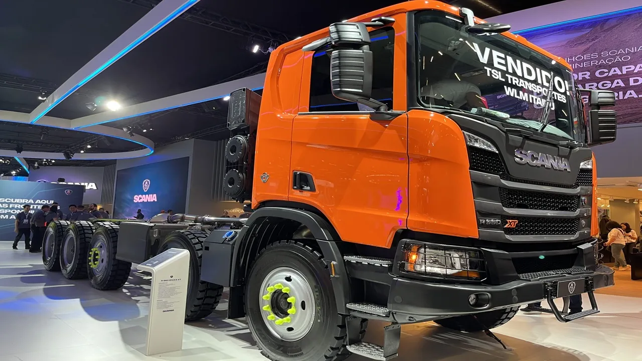 Scania R-660 8×4 XT passa de R$ 1,5 milhão e aparece como o caminhão pesado mais caro do Brasil