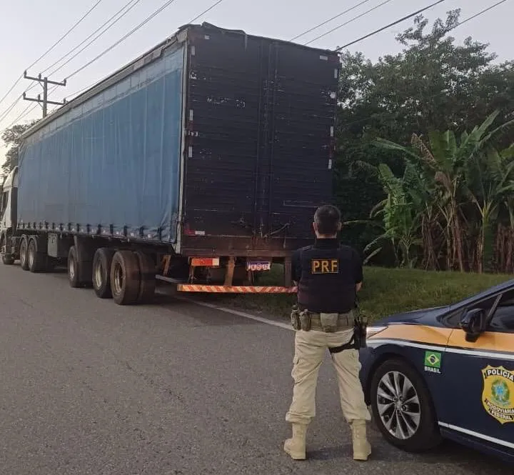 PRF recupera semirreboque furtado durante fiscalização na BR-101 em Joinville
