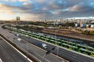 A fila de 7 km que mostrou o novo tamanho dos ônibus elétricos em São Paulo