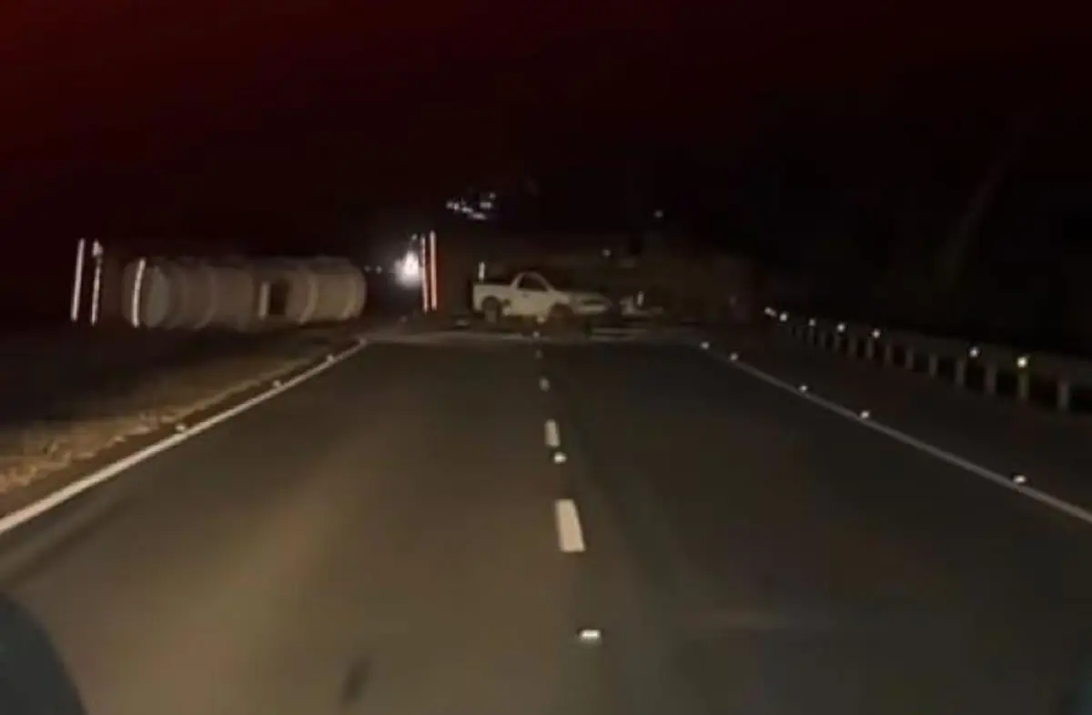 Caminhoneiro morre após carreta tombar e interditar BR-163 por quase 12 horas
