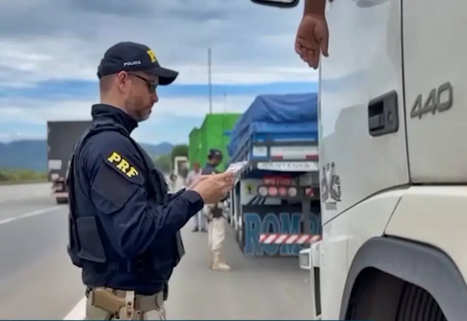 Novo sistema na BR-101 revela motoristas que aceleram após passar pelo radar