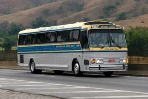 Flecha Azul da Cometa o ônibus prateado que virou símbolo de uma época