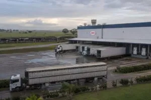 JBS freia carne para a China no Brasil e aposta R$ 773 milhões em fábrica gigante nos EUA