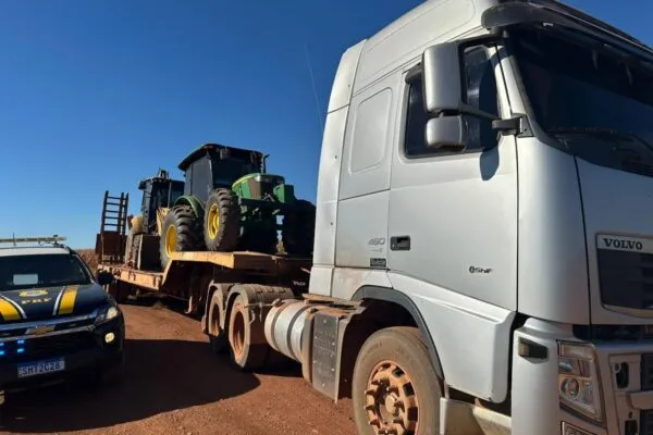 PRF recupera carga e máquinas avaliadas em R$ 2 milhões horas após assalto envolvendo caminhoneiro