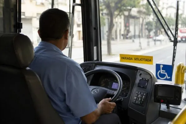Motorista de ônibus desvia da rota, perde o emprego e TST manda rever justa causa
