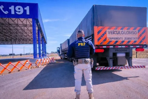 PRF flagra duas carretas com sinais de adulteração em Barra do Garça